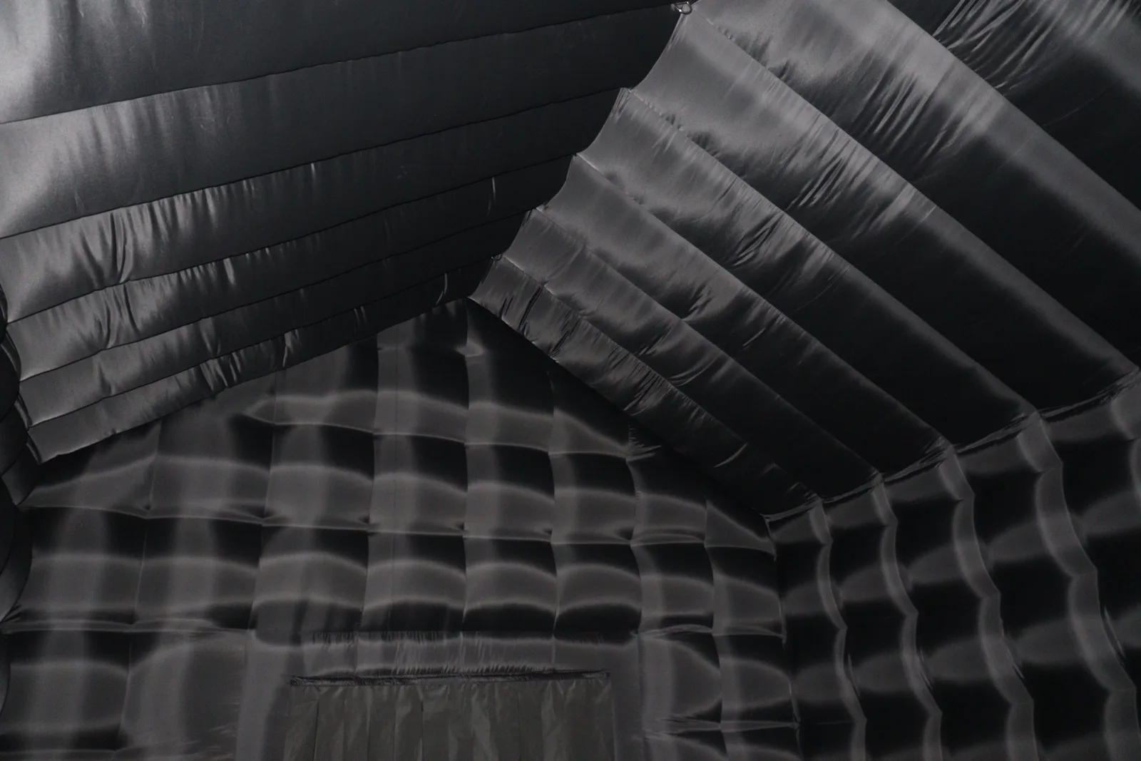 The inflatable ceiling